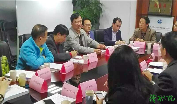20170322 365英国上市官网院长李东在会上发言.jpg
